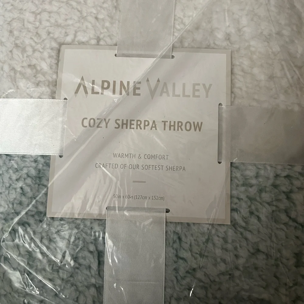 NEW Alpine Valley Cozy Sherpa Throw, 50